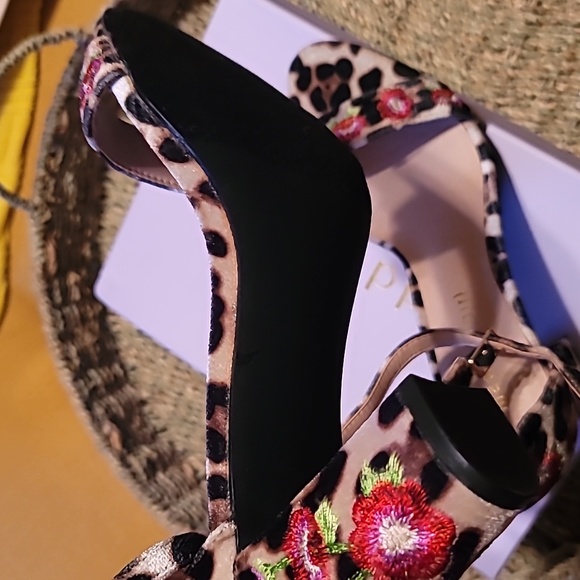 Madden Girl - Picture 4 of 6